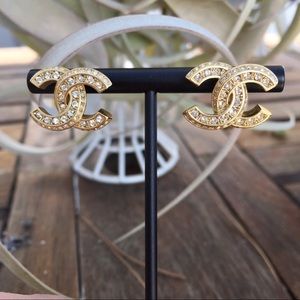 ‘20 Chanel CC logo gold crystal stud earrings